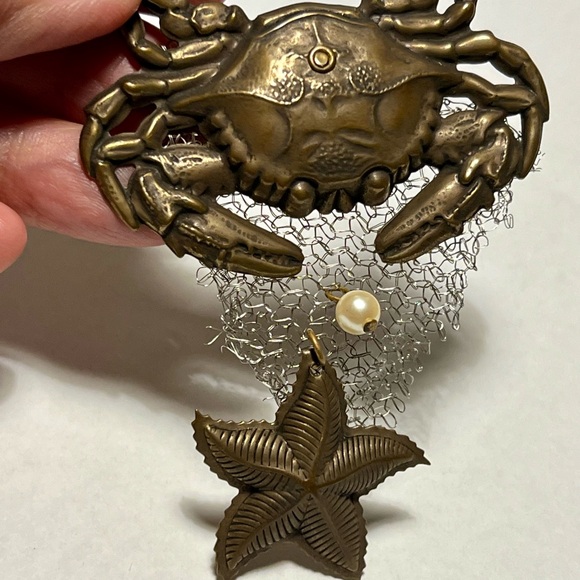 Crab w/Starfish and Pearl Brooch by Jan Michaels (SF) - Picture 5 of 9